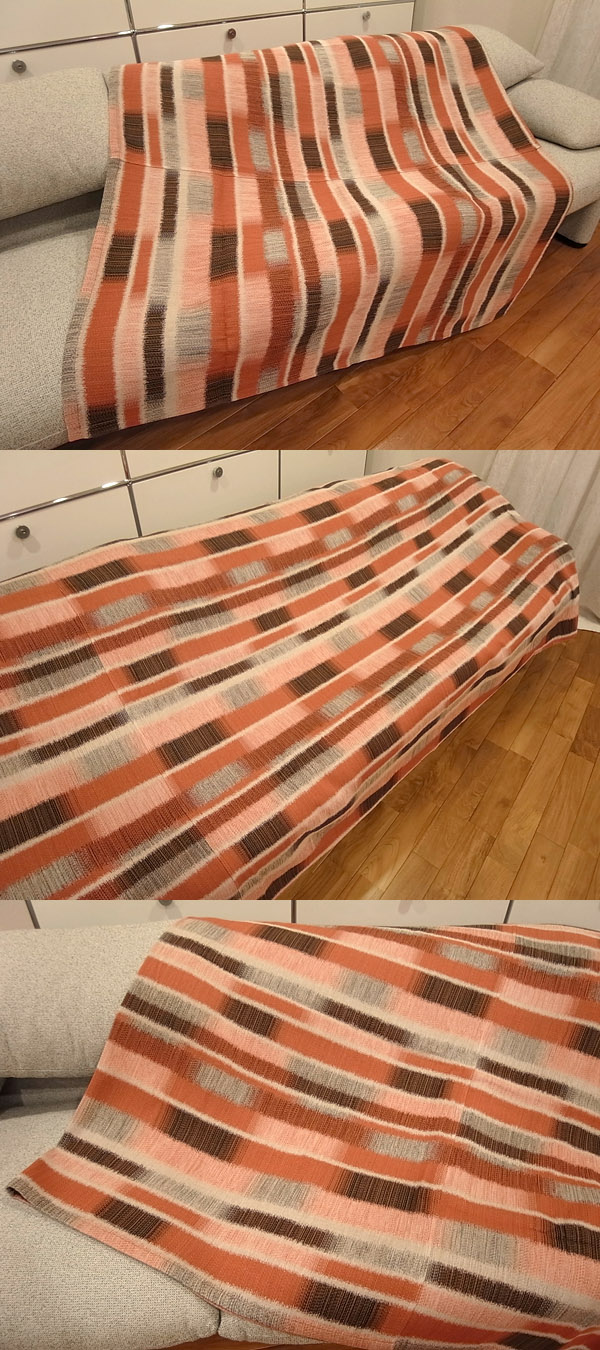 美品●モデルルーム展示品●マナトレーディング社●ベッドスプレッド●赤＋ベージュ系●シングルベッドサイズ対応●ソファカバーなどにも